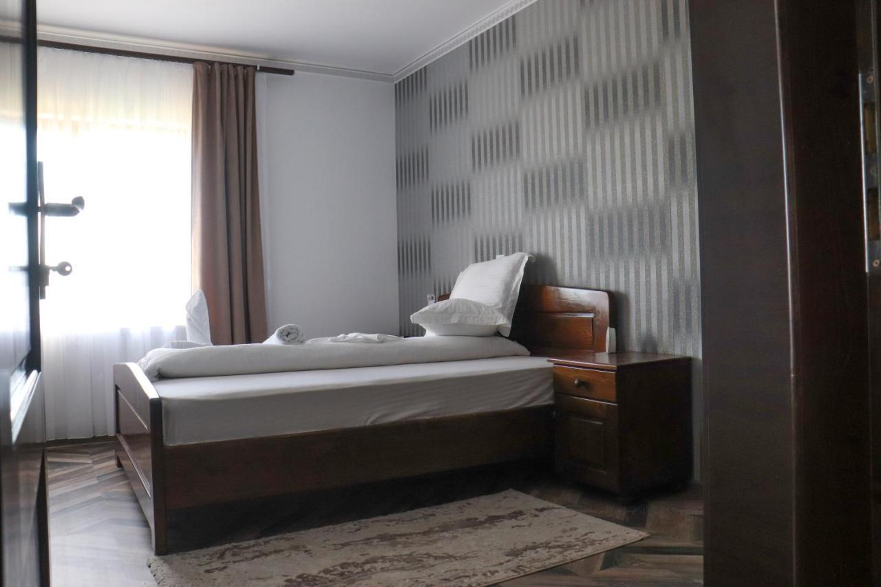 Hotel Conacul Lupilor Satu Sugatag Zewnętrze zdjęcie
